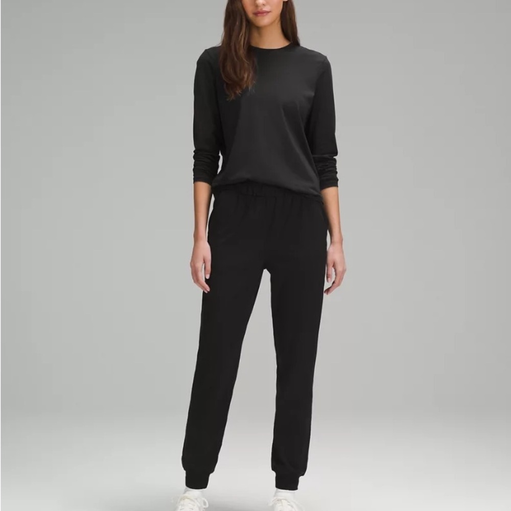 Lululemon Stretch High Rise Jogger size 4 Black Full length